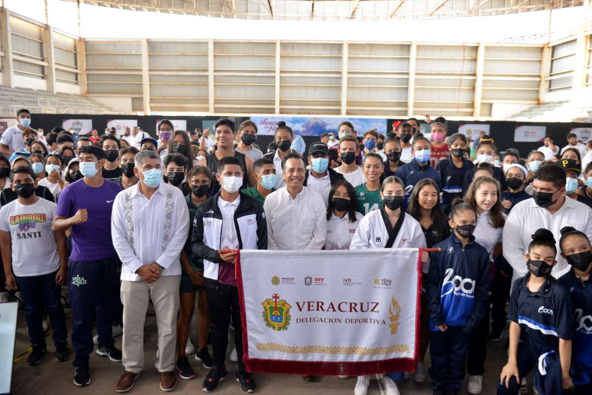 Abandera Gobernador a delegación de Veracruz que participará en Nacionales CONADE 2022   